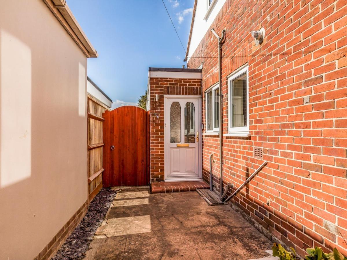 Pass The Keys Lovely Ground Floor Flat With Large Garden Chichester Exterior photo